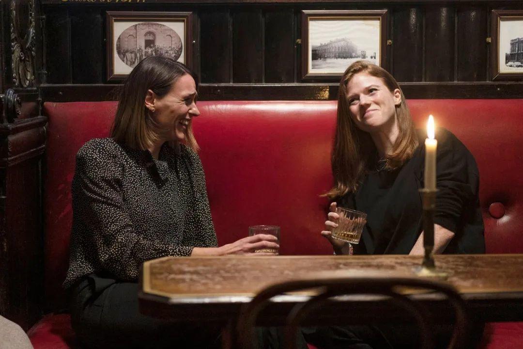 再见金钱，前往贫困村